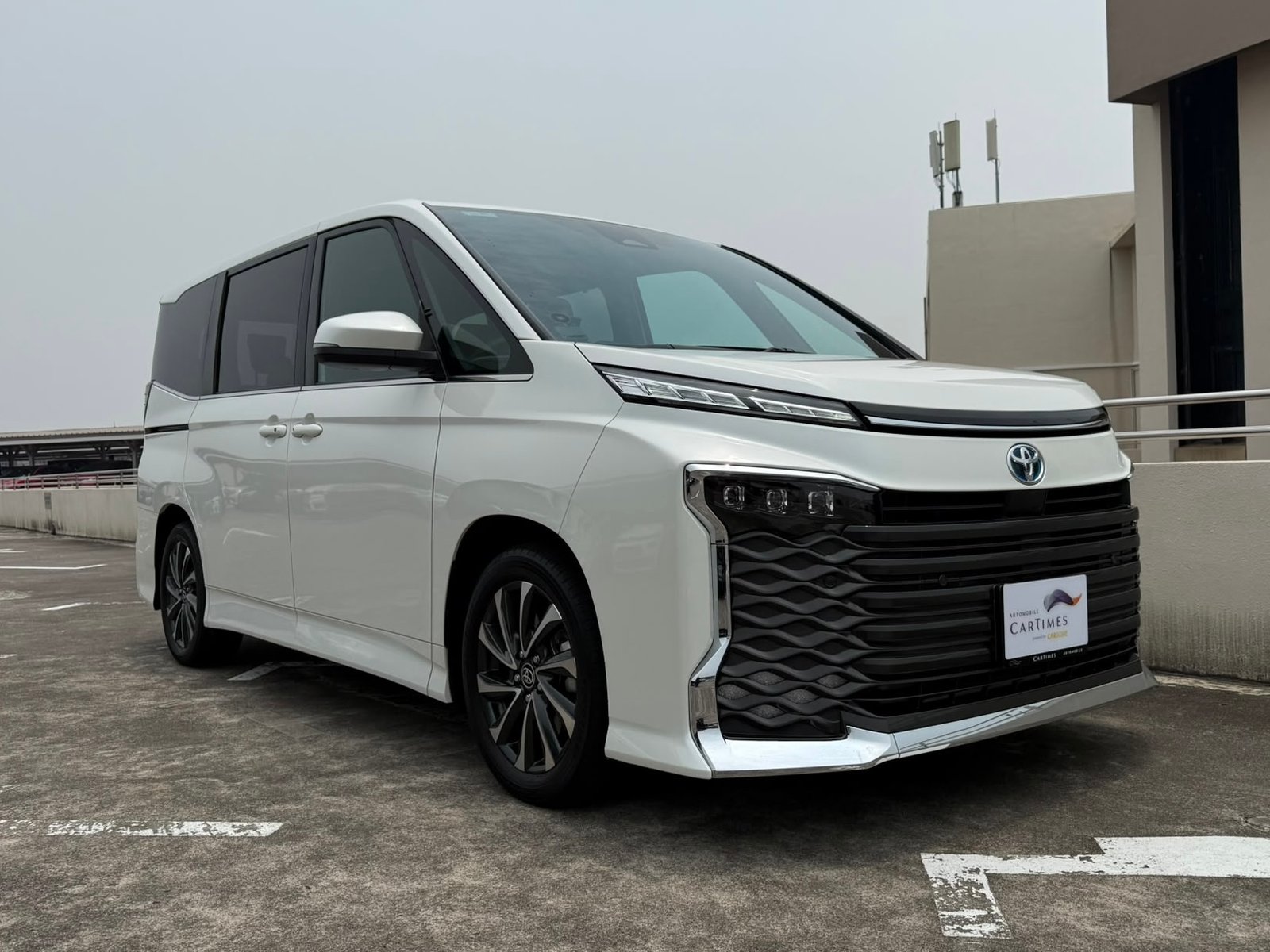 Used Toyota Voxy Hybrid 1.8 S-Z for sale in Singapore